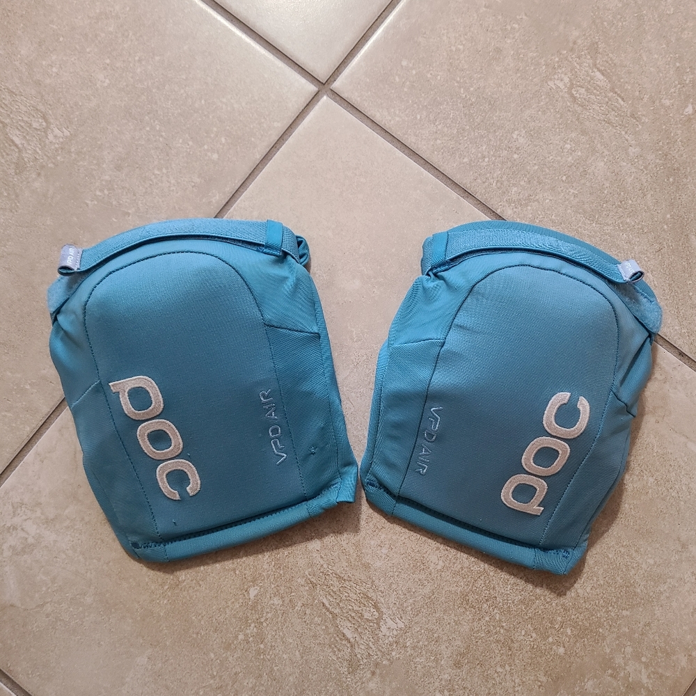 POC VPD Air Knee Pads In Basalt Blue